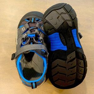 Boys size 13 keen shoes.  Like new!
